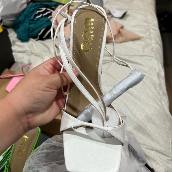 White lace up heels - Picture 2 of 2